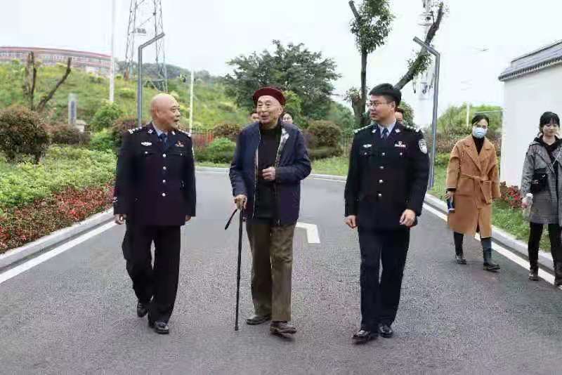 首任公安部长罗瑞卿长子罗箭到南充顺庆分局将军路派出所讲党课