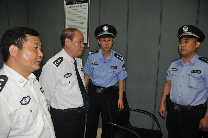 吴健常务副厅长在晋阳派出所检查指导   岳德松副厅长,黄一同志