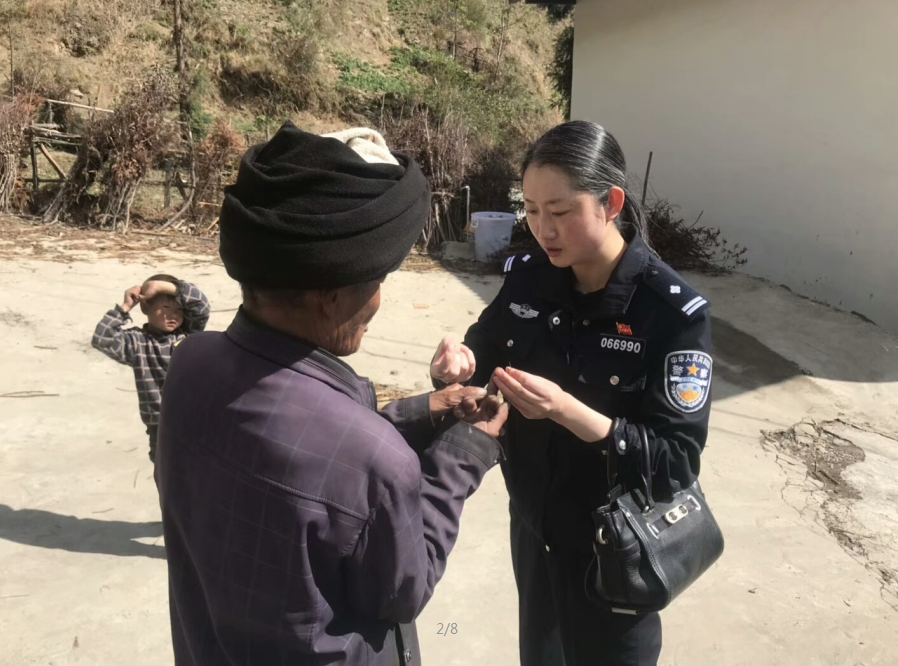越岭翻山,行走在彝族群众家中,走访,调查,服务……她就是凉山州甘洛县